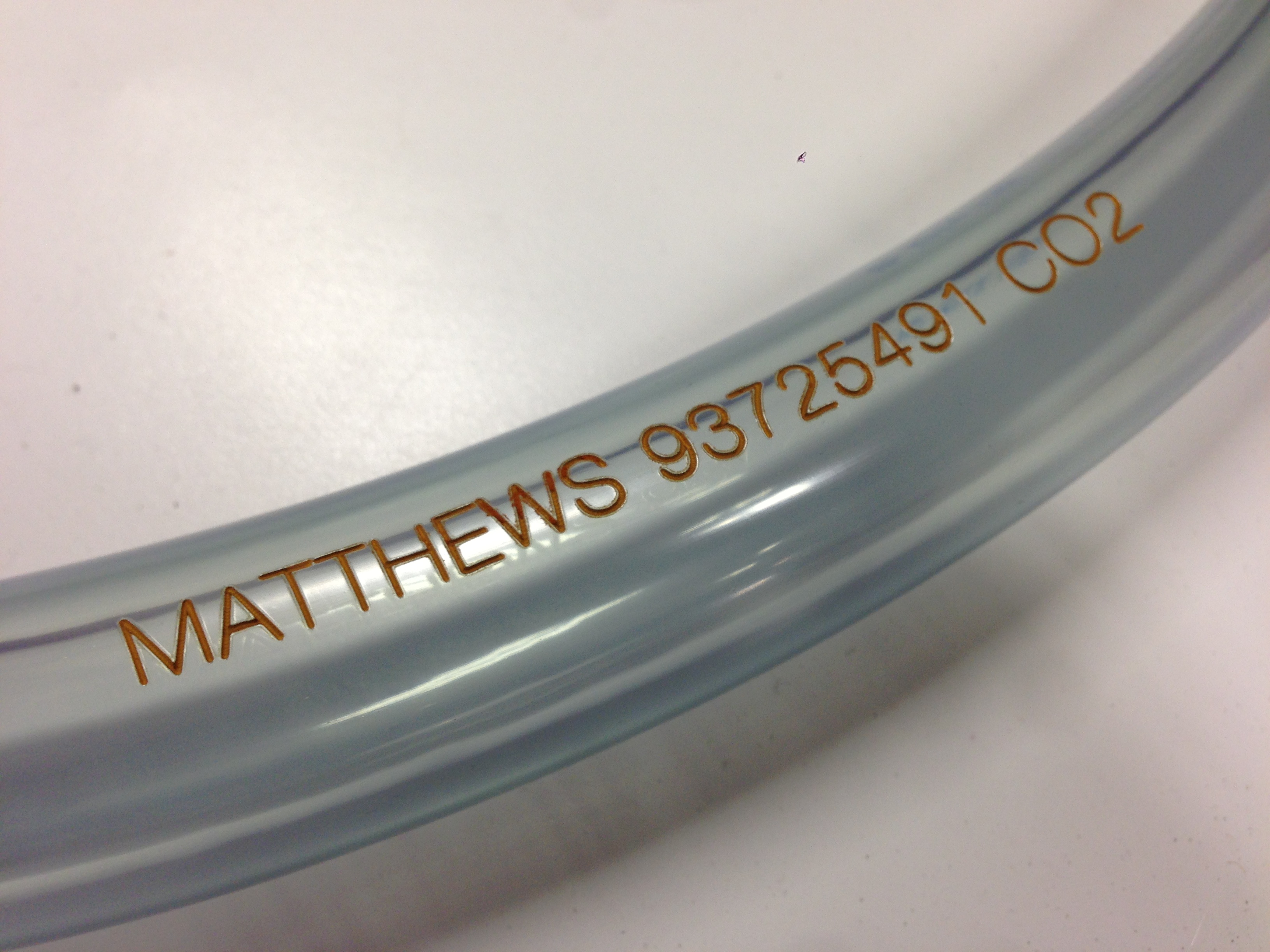 Alphanumeric code on rubber or plastic tubing with MMS laser 